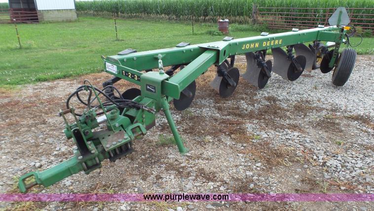 image for item K5385 John Deere 2600 six bottom plow