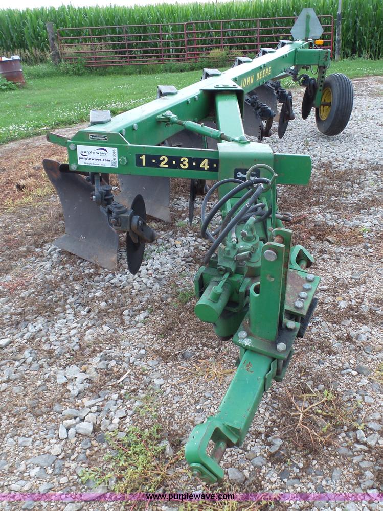 image for item K5385 John Deere 2600 six bottom plow