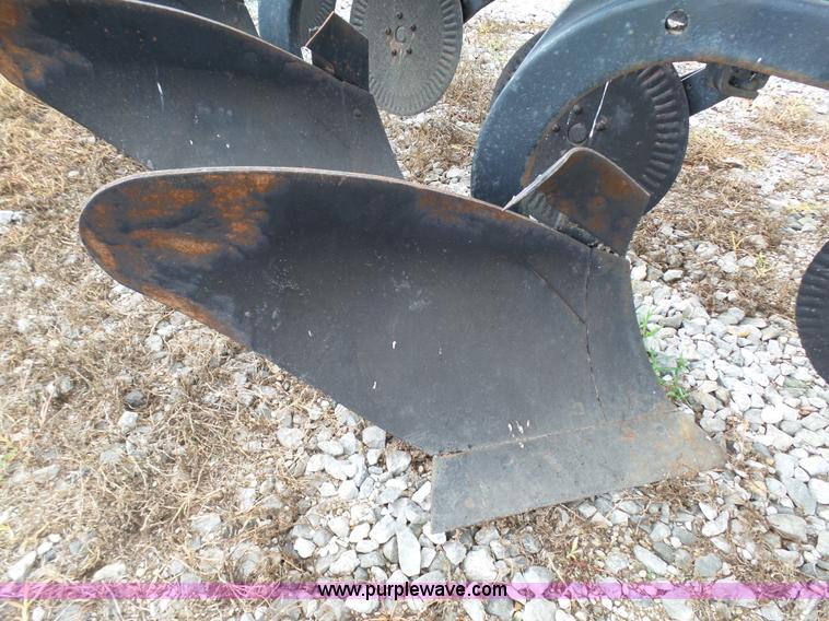 image for item K5385 John Deere 2600 six bottom plow
