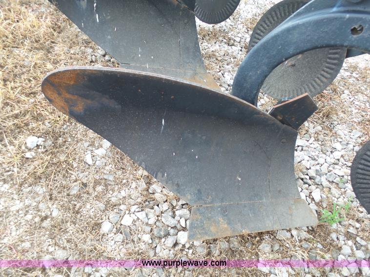 image for item K5385 John Deere 2600 six bottom plow