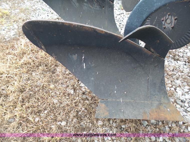 image for item K5385 John Deere 2600 six bottom plow