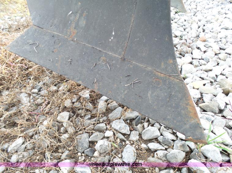 image for item K5385 John Deere 2600 six bottom plow