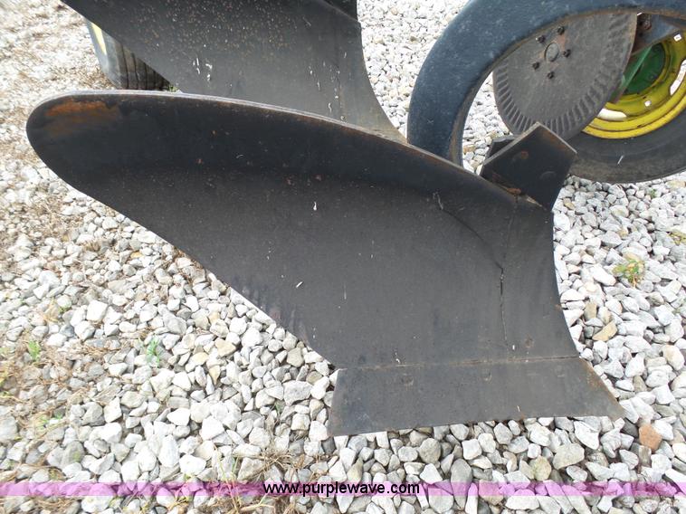 image for item K5385 John Deere 2600 six bottom plow