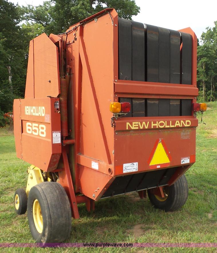 image for item K7092 1999 New Holland 658 round baler