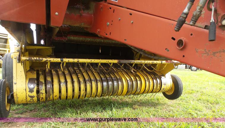 image for item K7092 1999 New Holland 658 round baler