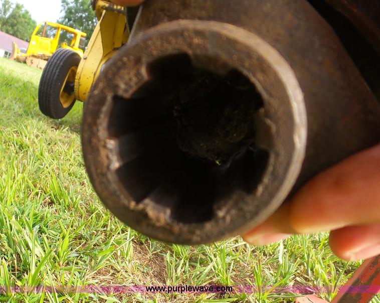 image for item K7092 1999 New Holland 658 round baler