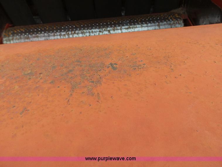 image for item K7092 1999 New Holland 658 round baler