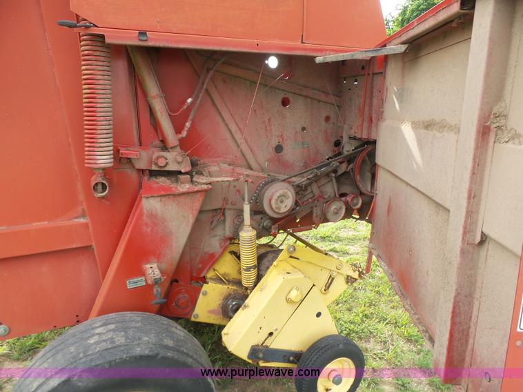 image for item K7092 1999 New Holland 658 round baler