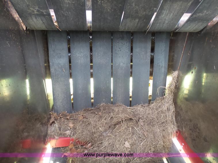 image for item K7092 1999 New Holland 658 round baler