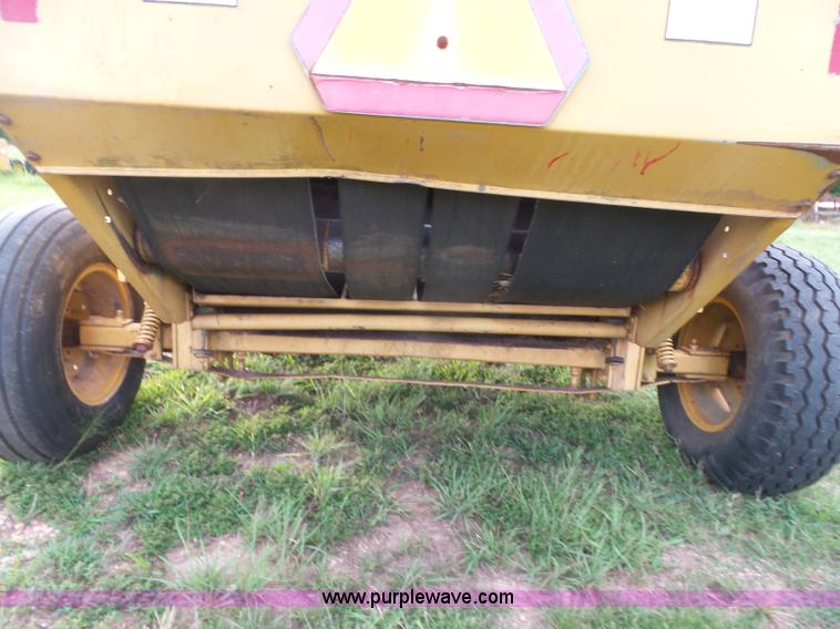 image for item K7096 1992 Vermeer 504 Super I round baler