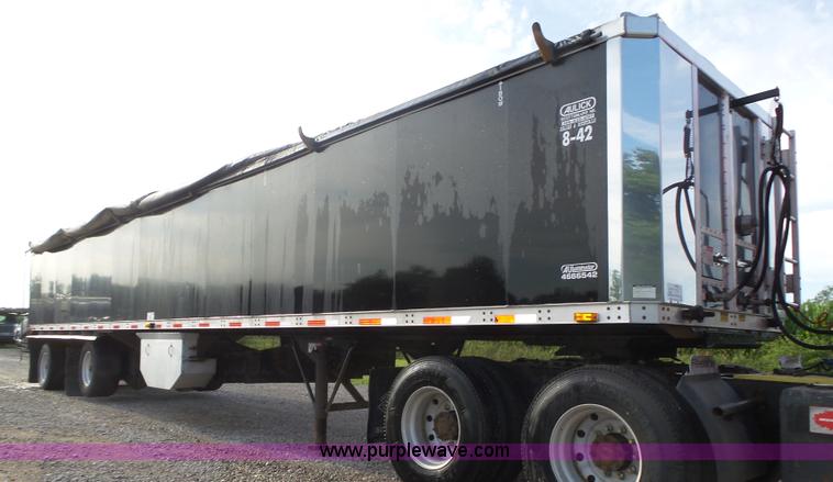 image for item K8380 2008 Aulick commodity belt trailer
