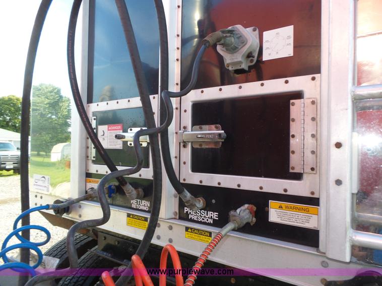 image for item K8380 2008 Aulick commodity belt trailer