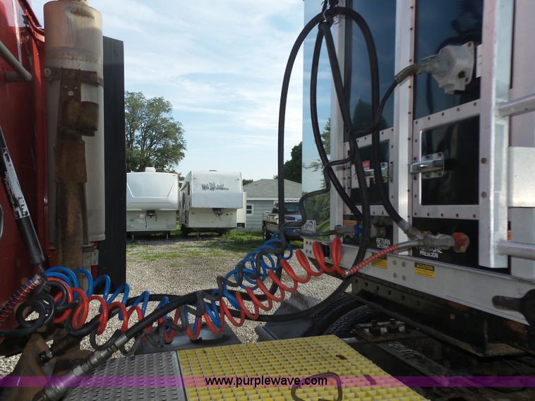 image for item K8380 2008 Aulick commodity belt trailer