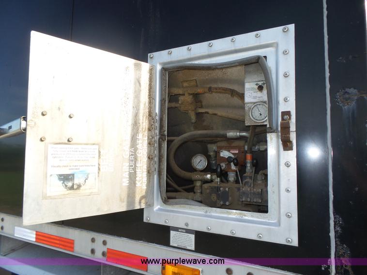 image for item K8380 2008 Aulick commodity belt trailer