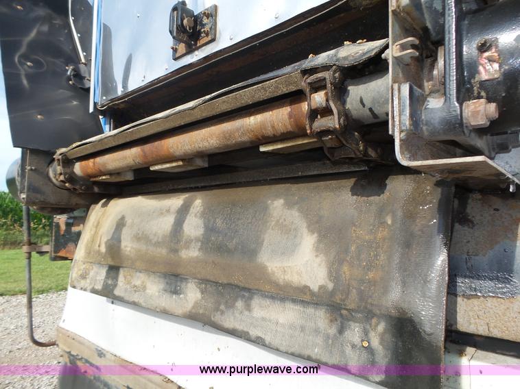 image for item K8380 2008 Aulick commodity belt trailer