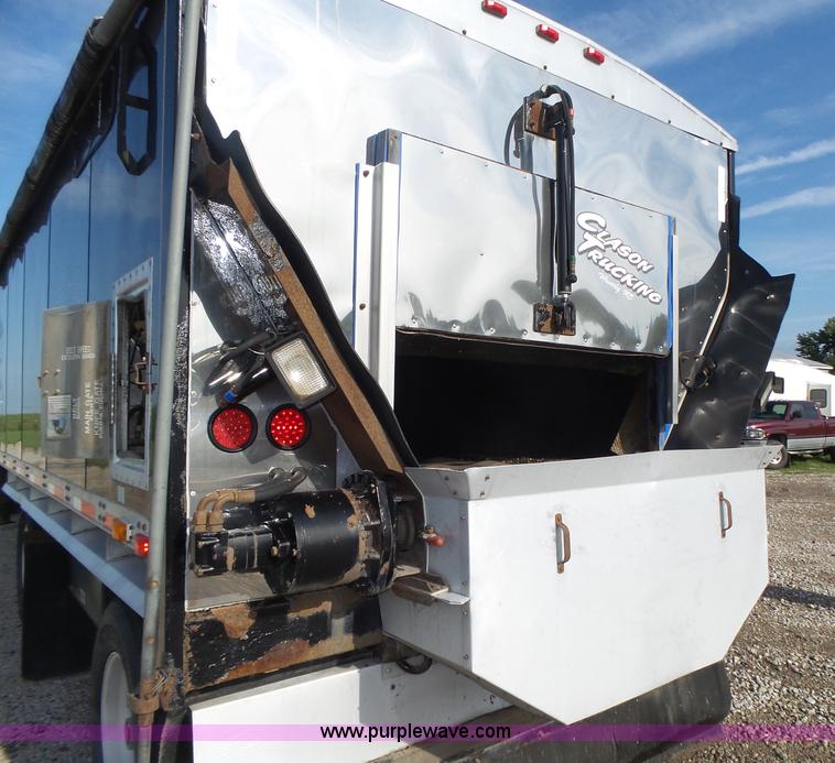 image for item K8380 2008 Aulick commodity belt trailer