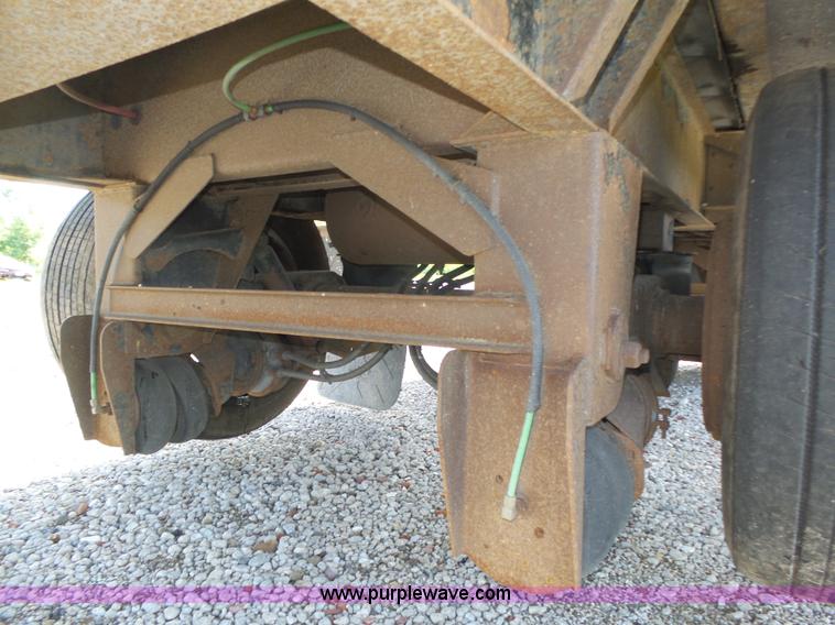 image for item K8380 2008 Aulick commodity belt trailer