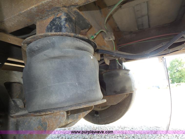 image for item K8380 2008 Aulick commodity belt trailer