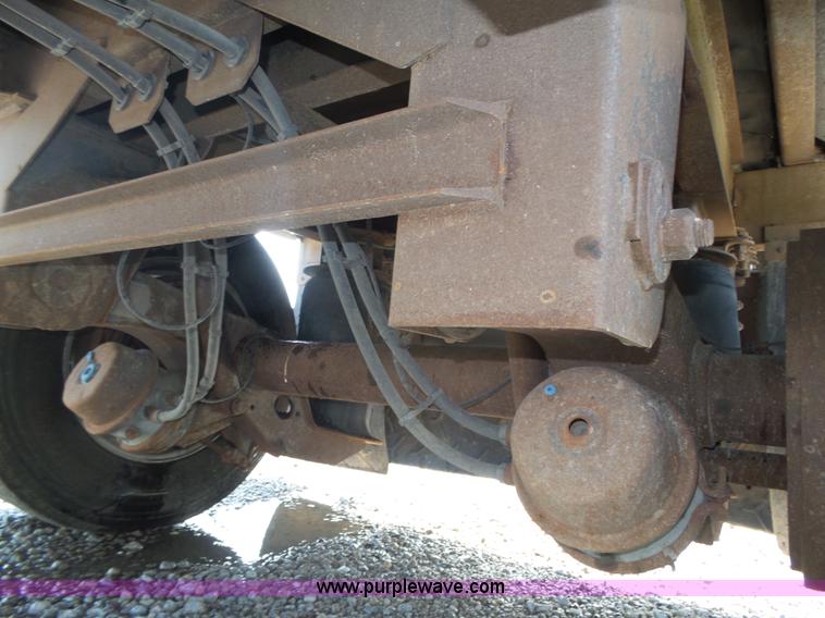 image for item K8380 2008 Aulick commodity belt trailer