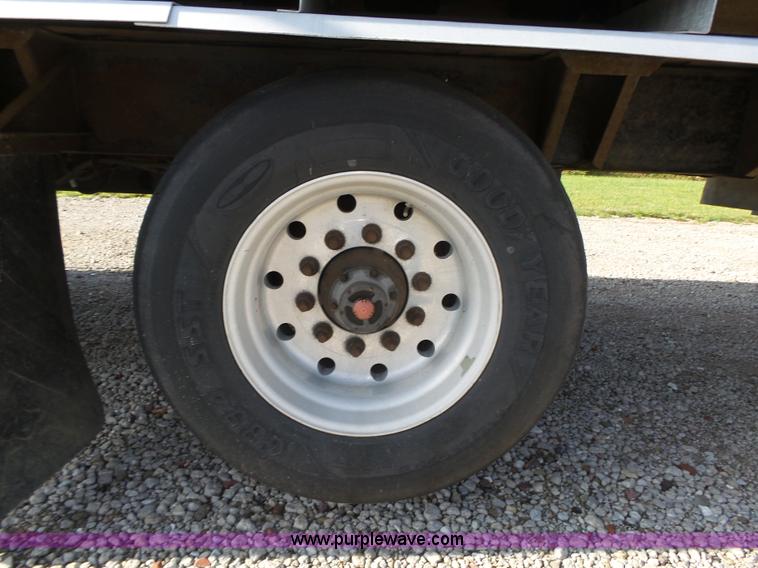 image for item K8380 2008 Aulick commodity belt trailer