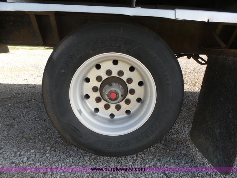 image for item K8380 2008 Aulick commodity belt trailer