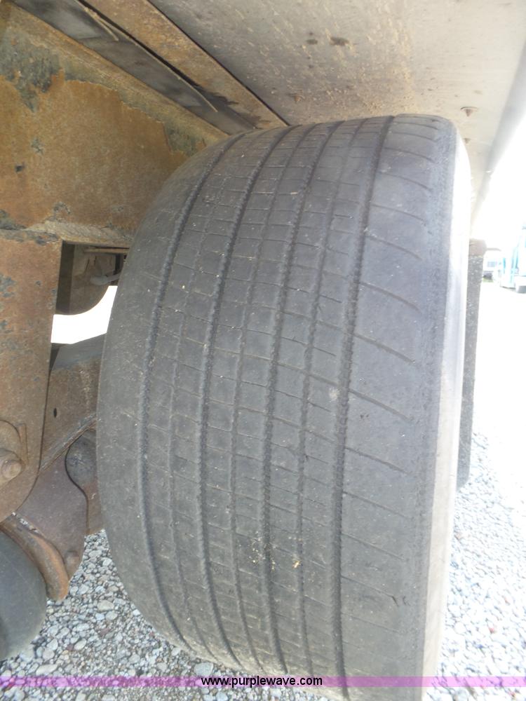 image for item K8380 2008 Aulick commodity belt trailer