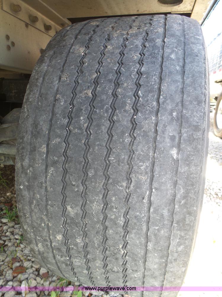 image for item K8380 2008 Aulick commodity belt trailer