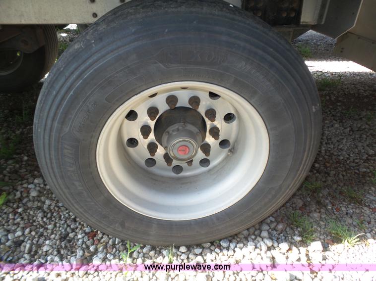 image for item K8380 2008 Aulick commodity belt trailer