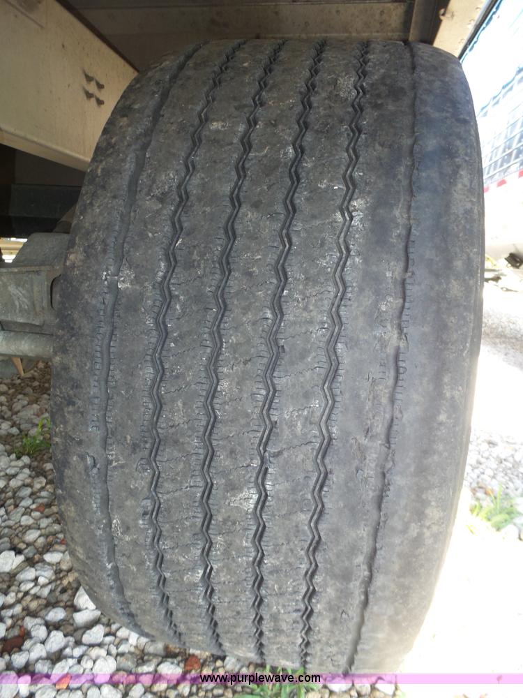 image for item K8380 2008 Aulick commodity belt trailer