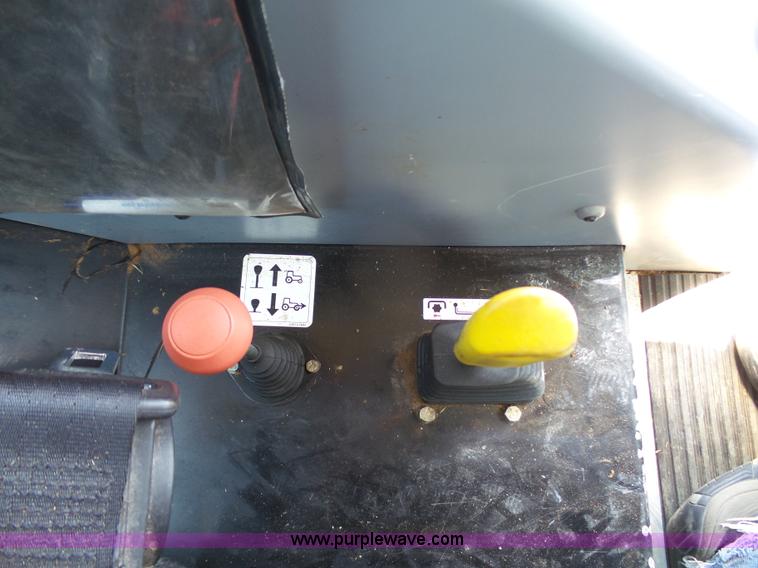 image for item K8766 2008 Massey-Ferguson 583 MFWD tractor