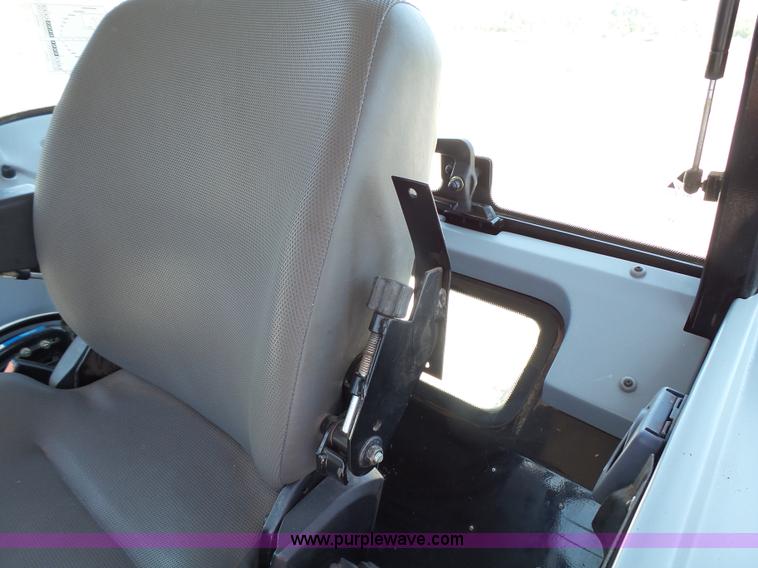 image for item K8766 2008 Massey-Ferguson 583 MFWD tractor