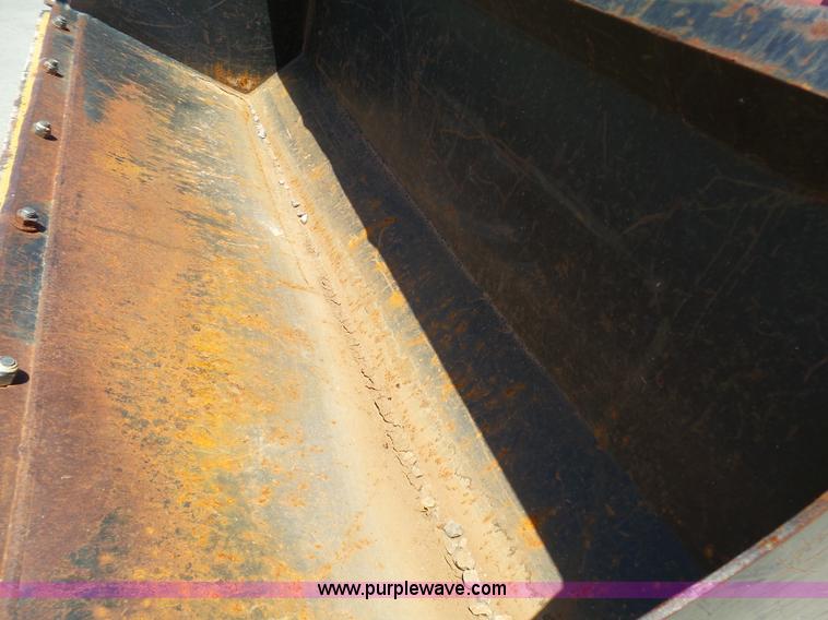 image for item K8766 2008 Massey-Ferguson 583 MFWD tractor