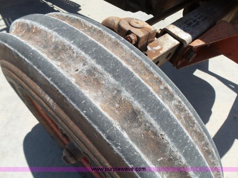 image for item K8768 1960 Massey-Ferguson 65 tractor