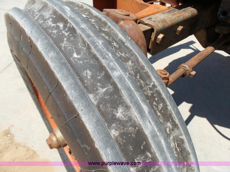 image for item K8768 1960 Massey-Ferguson 65 tractor