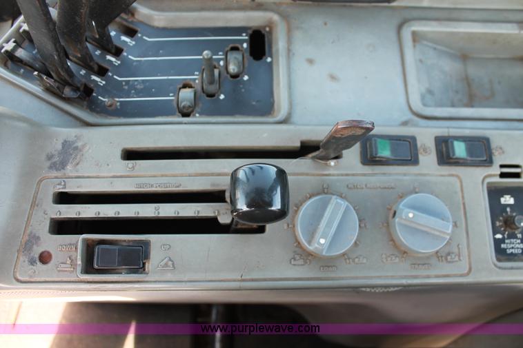 image for item K8775 1989 Case IH 7140 MFWD tractor