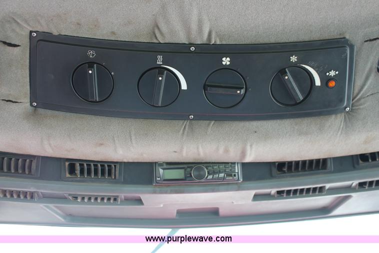 image for item K8775 1989 Case IH 7140 MFWD tractor