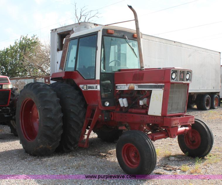 image for item K8776 1976 International 1086 tractor