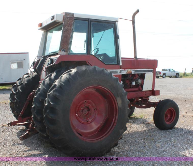image for item K8776 1976 International 1086 tractor