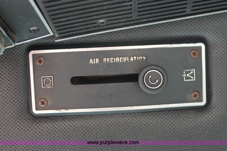 image for item K8776 1976 International 1086 tractor