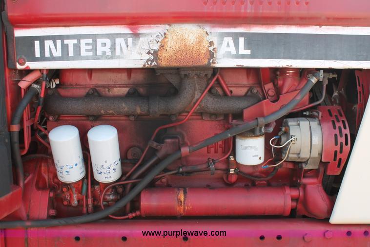 image for item K8776 1976 International 1086 tractor