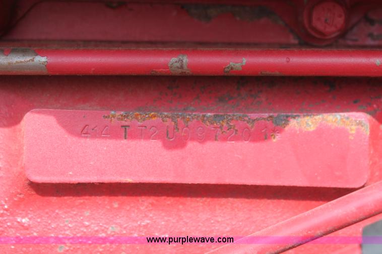 image for item K8776 1976 International 1086 tractor