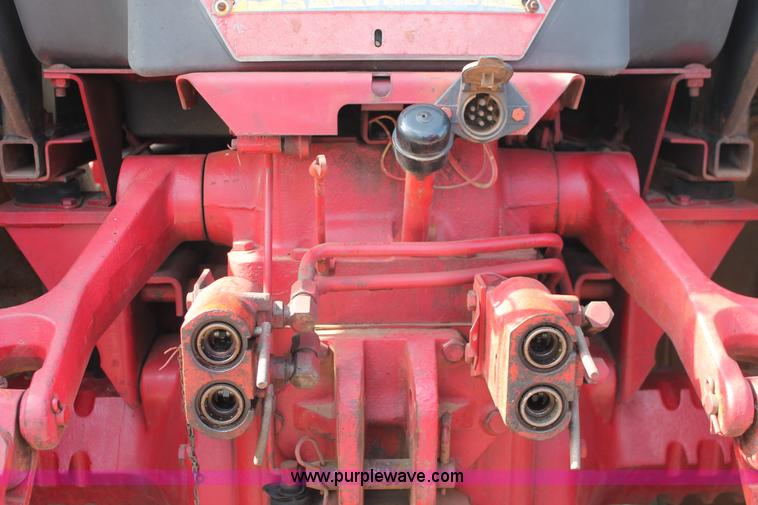 image for item K8776 1976 International 1086 tractor