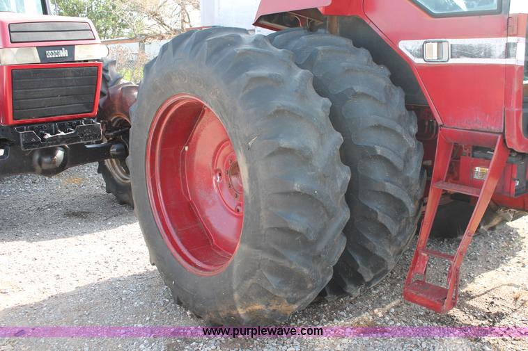 image for item K8776 1976 International 1086 tractor