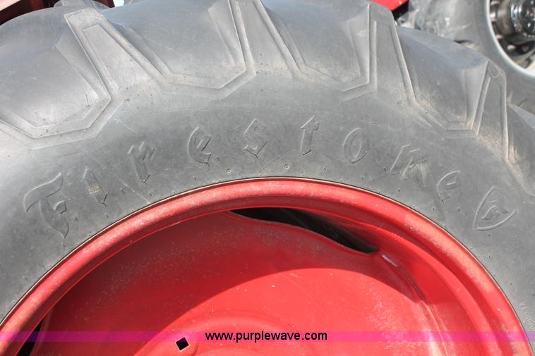 image for item K8776 1976 International 1086 tractor