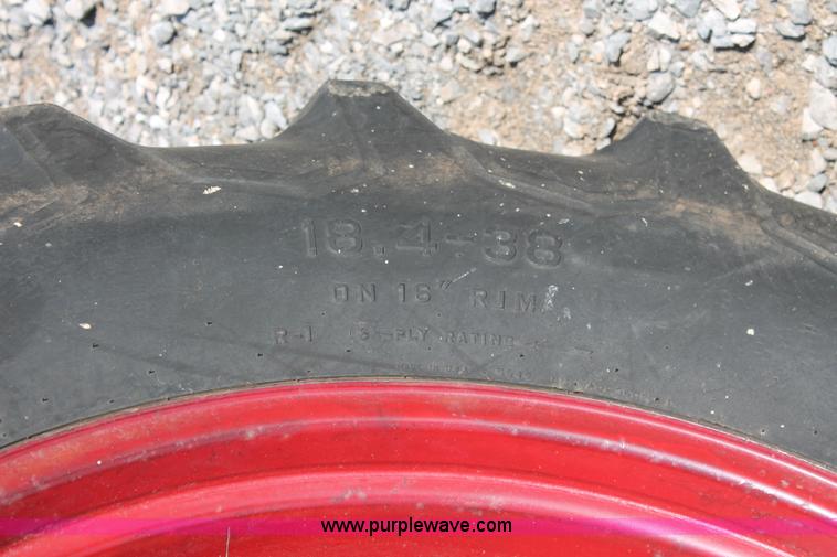 image for item K8776 1976 International 1086 tractor