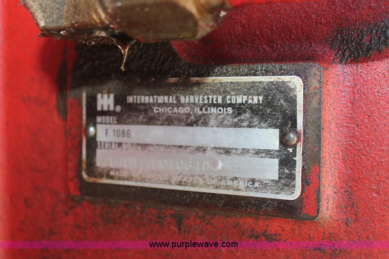 image for item K8776 1976 International 1086 tractor