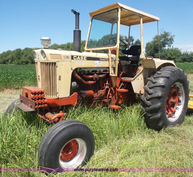 image for item L4942 1966 Case 930 tractor