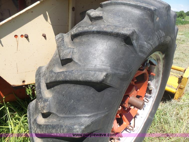 image for item L4942 1966 Case 930 tractor