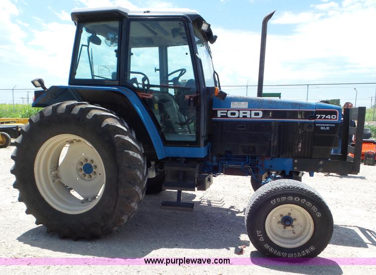 image for item L6781 1992 Ford 7740 tractor