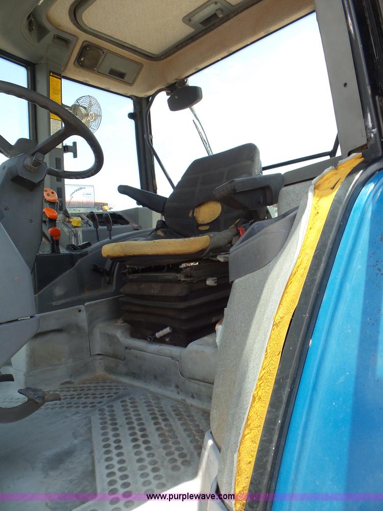 image for item L6781 1992 Ford 7740 tractor